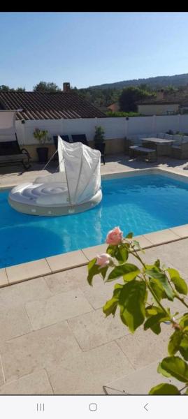 Villa tout confort en Provence avec piscine et parking privé